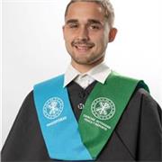 Profesor con experiencia en diferentes niveles y ritmos de aprendizaje.